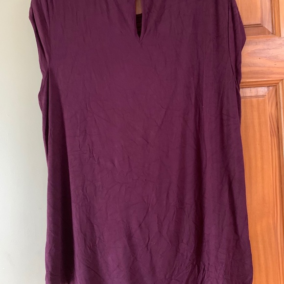 Daniel Rainn Brinn Scoop Neck Detail Top - Picture 2 of 4